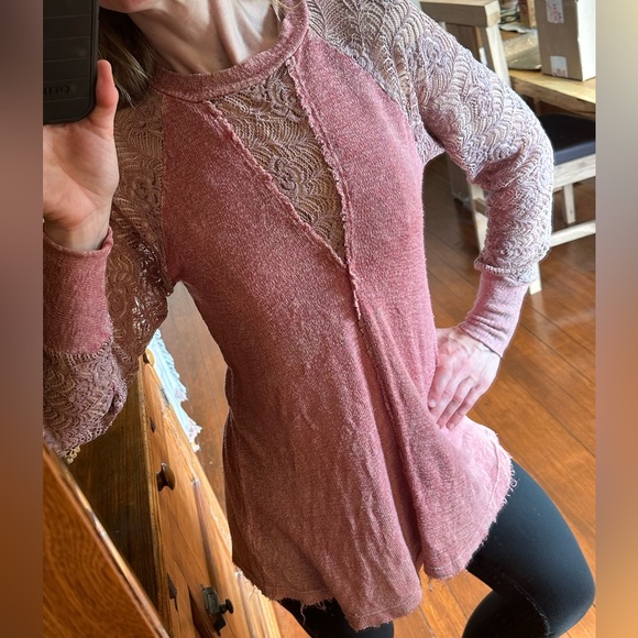 GIMMICKS BY BKE, BUCKLE Jeans Pink Mauve Washed Knit Lace Long Sleeve Top Sz XS - Picture 4 of 16